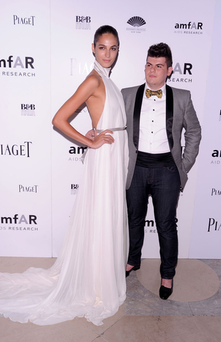 Illustration for article titled Stars Just Wanna Have Fun, Look Absurd At AmFAR Gala